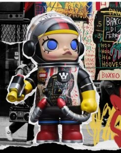 MEGA SPACE MOLLY 400% Jean-Michel Basquiat -Outlet Mega Plush Store 03 OgdVzXvmFm 1200x1510