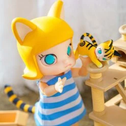 MOLLY Cat In The Box Action Figure -Outlet Mega Plush Store 20231011 120203 881331 1200x1200