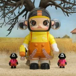 MEGA SPACE MOLLY 400%+100% Squid Game -Outlet Mega Plush Store 20241211 112836 329857 scene 1 mega space molly 400 100 squid game mega details popmart us 1200x1200