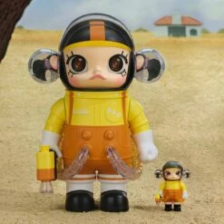 MEGA SPACE MOLLY 400%+100% Squid Game -Outlet Mega Plush Store 20241211 112836 684860 scene 2 mega space molly 400 100 squid game mega details popmart us 1200x1200