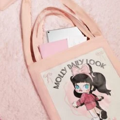 MOLLY Daily Look Series-Shoulder Bag（Fashion Rising Star） -Outlet Mega Plush Store 20250106 101238 695893 scene2 molly daily look series shoulder bag accessories details popmart us 1200x1200