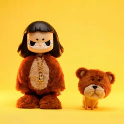 VITA PEEKABOO Figurine -Outlet Mega Plush Store scene 01 YR71rnuf2m 1200x1200