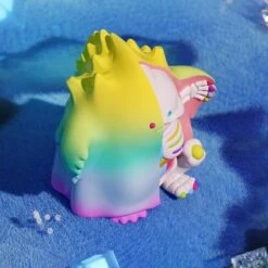 MEGA COLLECTION YUKI Rainbow 400% -Outlet Mega Plush Store scene 03 bm3iZaeoOF 1200x1200